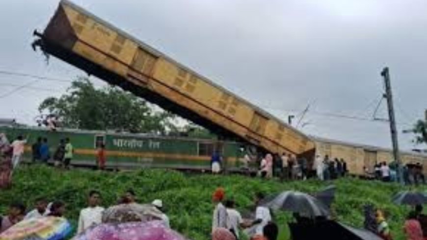 बिहार-बंगाल बॉर्डर के पास हुआ बड़ा ट्रेन हादसा :  कंचनजंगा एक्सप्रेस को मालगाड़ी ने मारी टक्कर, पांच लोगों की मौत कई  घायल