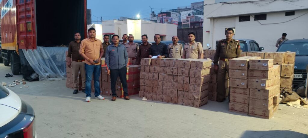 ग्रेटर नोएडा: थर्माकोल की आड़ में ₹50 लाख की शराब तस्करी का भंडाफोड़, बिहार जा रही थी खेप !