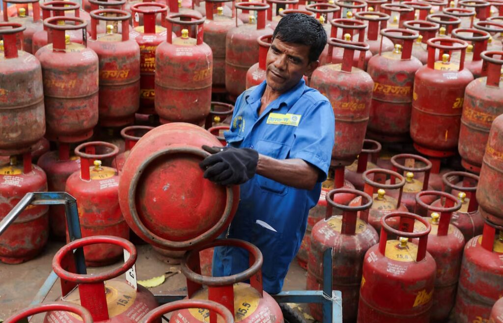 LPG-PNG नए नियम: जहां पाइपलाइन है वहां 3 महीने में बंद हो जाएगा सिलेंडर, सरकार ने जारी किया सख्त आदेश
