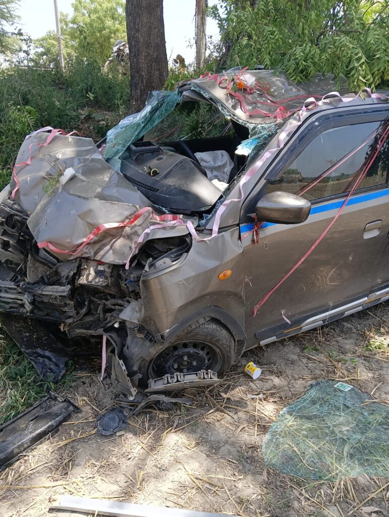 अमरोहा: शादी की खुशियां मातम में बदलीं, विदाई के बाद आवारा सांड से टकराई दूल्हे की कार; नवविवाहित जोड़े समेत 5 की हालत नाजुक