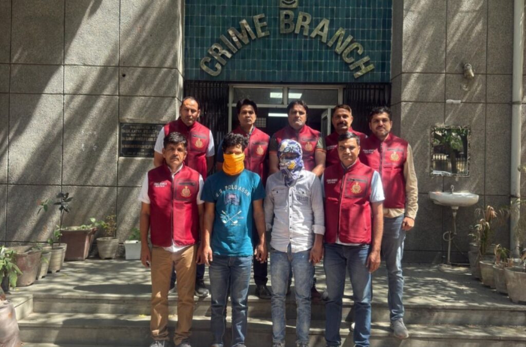 दिल्ली क्राइम ब्रांच का बड़ा एक्शन: नरेंदर गैंग के दो कुख्यात शार्पशूटर गिरफ्तार, भारी मात्रा में अवैध असलहा बरामद