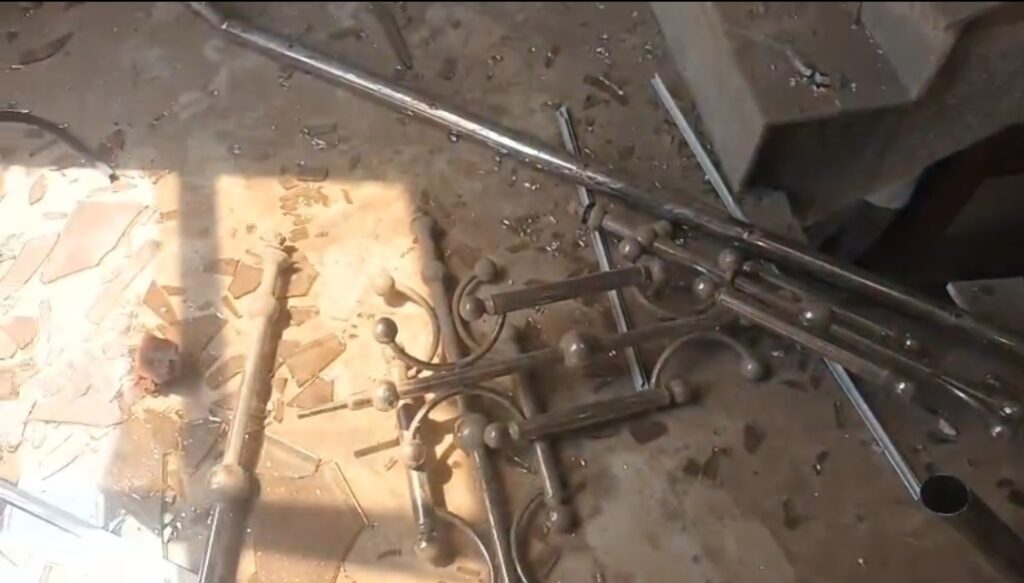 दादरी: श्री बालाजी एन्क्लेव में दबंगों का तांडव, घर में घुसकर की तोड़फोड़; पीड़ित परिवार ने पुलिस से लगाई गुहार