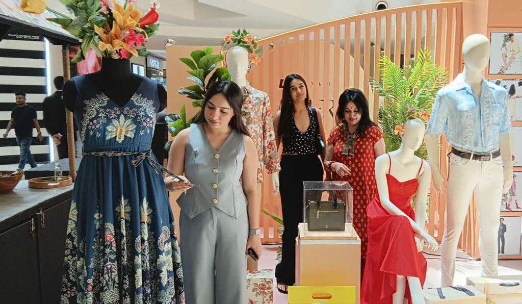 नोएडा: DLF मॉल्स ने लॉन्च किया ‘Summer Up’ कैंपेन, AI स्मार्ट मिरर्स और 100 क्यूरेटेड लुक्स के साथ बदल जाएगा शॉपिंग का अनुभव