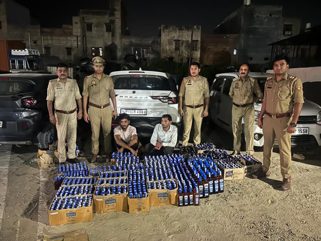 ग्रेटर नोएडा: दादरी पुलिस ने 3.5 लाख की अवैध हरियाणा मार्का शराब के साथ 2 तस्कर दबोचे, लग्जरी कार भी बरामद