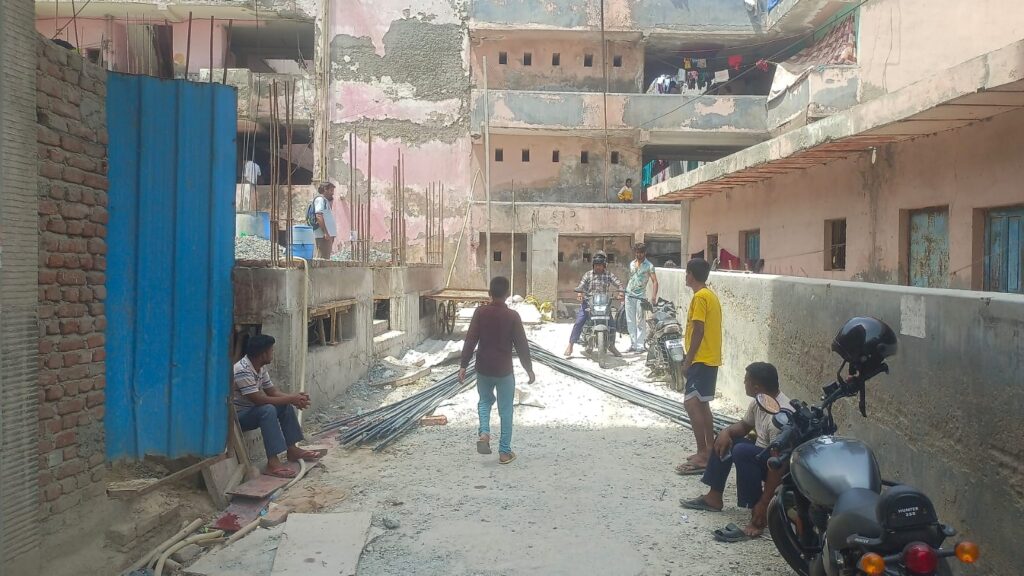 नोएडा में आधी रात खूनी खेल: शादी से इनकार पर हैवान बना सिरफिरा प्रेमी, गर्लफ्रेंड के पूरे परिवार पर बरसाए चाकू, मां की मौत; 3 गंभीर