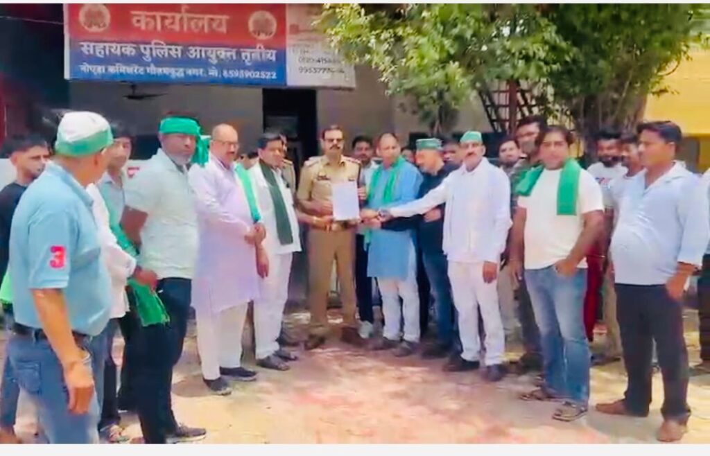 नोएडा: ज़ेवर टोल मैनेजर के ‘अशोभनीय’ बयान पर भड़के किसान, पुलिस को सौंपा ज्ञापन