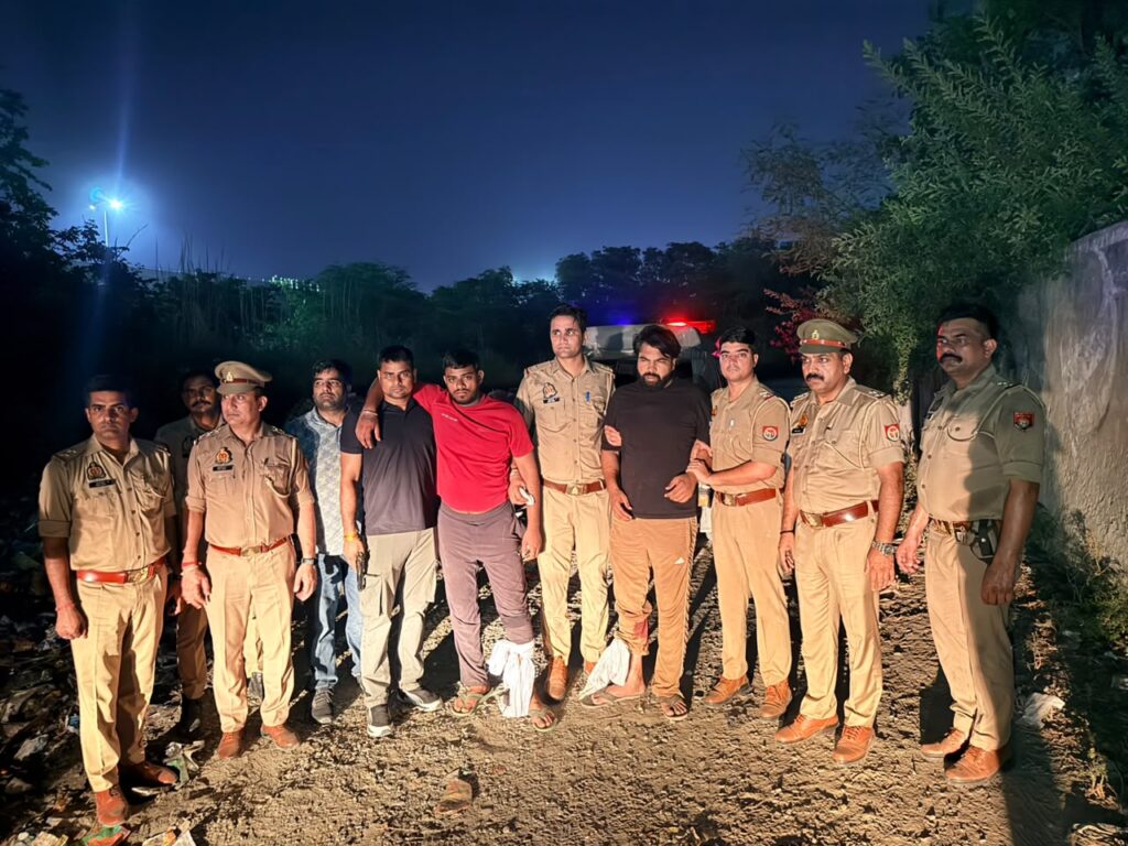 ग्रेटर नोएडा: हत्या के मामले में फरार 2 शातिर बदमाशों से पुलिस की मुठभेड़, जवाबी फायरिंग में दोनों घायल