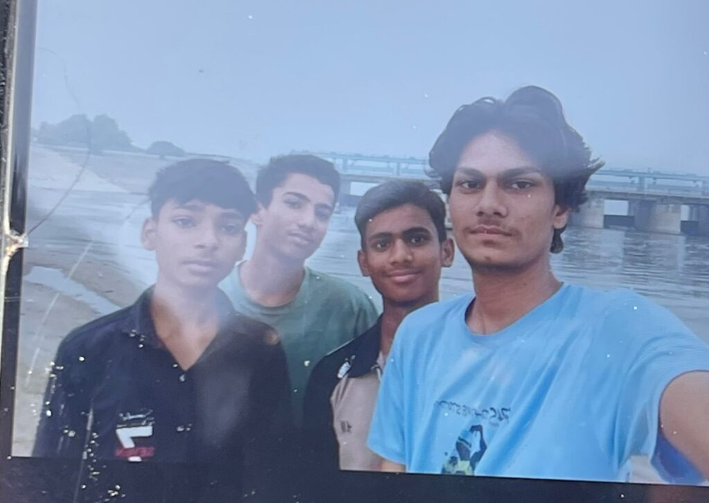 कानपुर: गंगा में नहाने गए 5 दोस्तों में से 3 डूबे, 2 को बचाया गया, एक की तलाश जारी