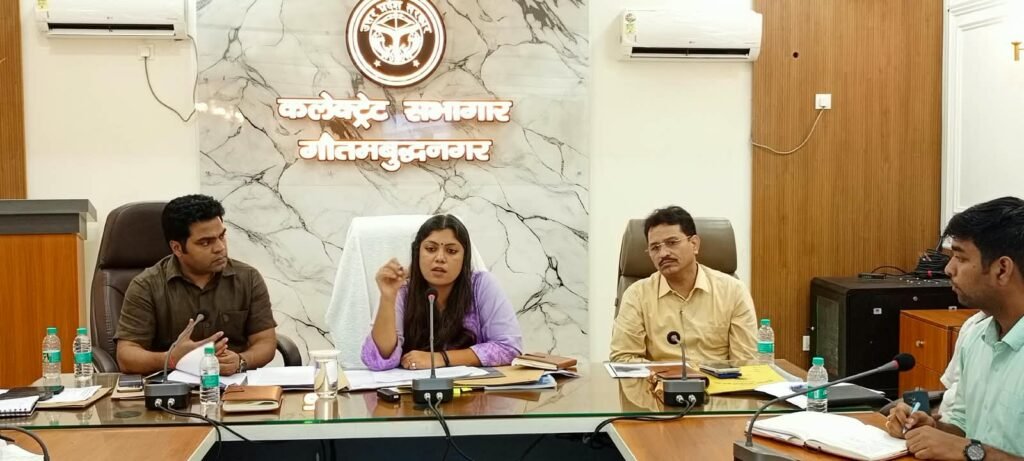 संभावित बाढ़ को लेकर गौतमबुद्धनगर प्रशासन अलर्ट, जिलाधिकारी ने दिए तैयारियां पूरी करने के निर्देश
