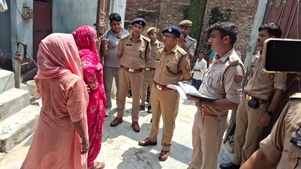 Hapur News : हापुड़ में लाठी डंडों से पीटकर की गई मुंशी की हत्या, पुलिस अधिकारी मौके पर