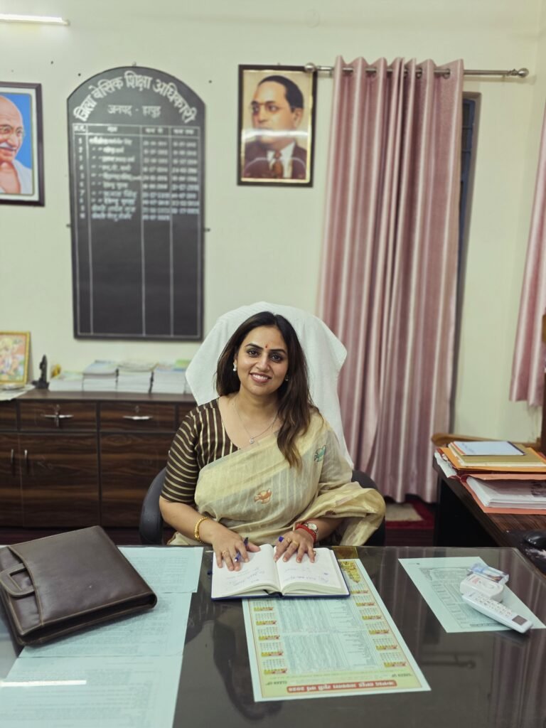 Hapur News : हापुड़ में स्कूलों को लेकर प्रशासन सख्त, बिना इजाजत वीडियो बनाने वालों पर लगेगी रोक