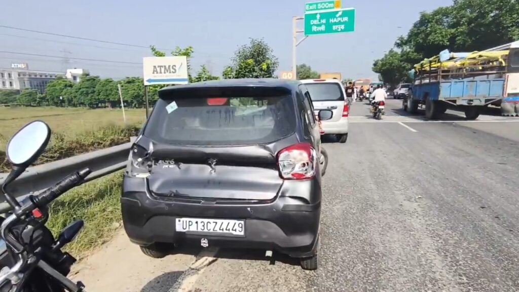 Hapur News : हापुड़ में एनएच-9 पर बेकाबू कैंटर का कहर, आठ वाहन आपस में टकराए