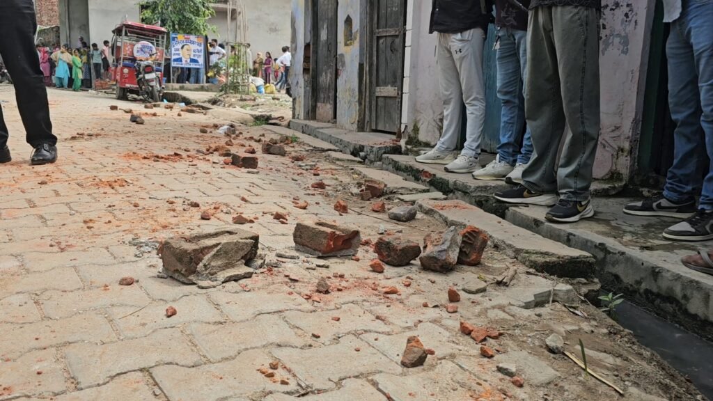 Hapur News : हापुड़ में दो साल पुरानी रंजिश में चली गोलियां, महिला समेत तीन घायल