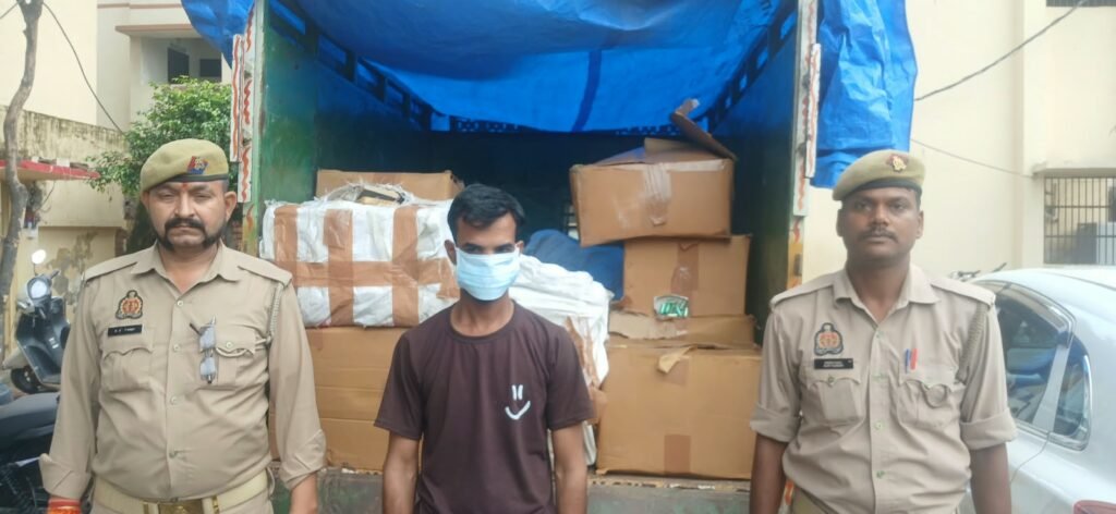 Hapur News : हापुड़ में तीन कुंतल अवैध पटाखों से भरी पिकअप पकड़ी, चालक गिरफ्तार