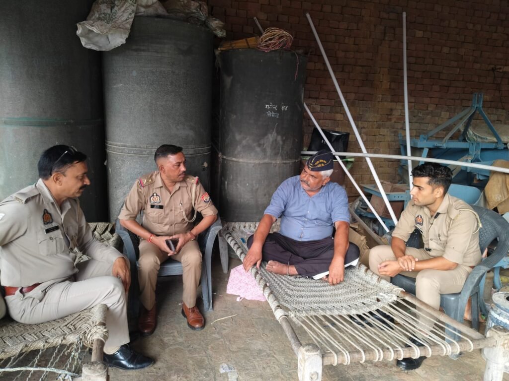 Hapur News : हापुड़ में यूजीसी के विरोध में जाने से पहले ही रोके गए सैनिक संस्था के पदाधिकारी, घरों में किया नजरबंद