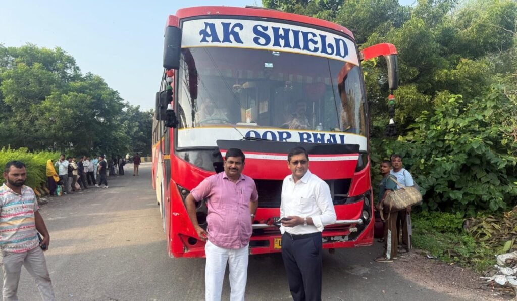 Hapur News : ऑपरेशन कवच के तहत हापुड़ में सघन चेकिंग, 28 वाहनों का चालान, 10 बसें सीज, 6 लाख से अधिक का जुर्माना