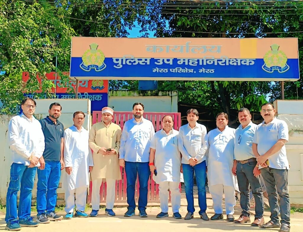 Hapur News : हापुड़ में कांग्रेस प्रदर्शन के दौरान हंगामा, पुलिस पर गला दबाने का आरोप, मेरठ में डीआईजी से मिला कांग्रेस प्रतिनिधिमंडल