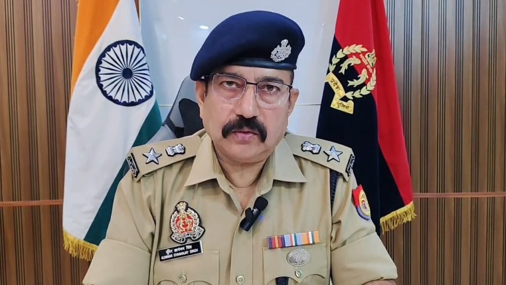 Hapur News : हापुड़ में पथराव और फायरिंग के बाद हापुड़ पुलिस में बड़ा फेरबदल, नगर कोतवाल लाइन हाजिर