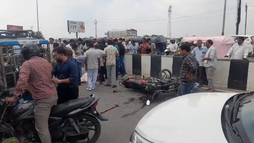 Hapur News : हापुड़ में रॉन्ग साइड बाइक ने ली दंपती की जान, सर्विस रोड पर हुआ भीषण हादसा