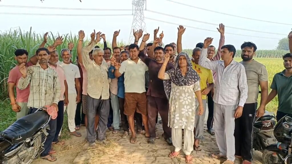 Hapur News : हापुड़ के लुखराड़ा में एक रात में 12 ट्यूबवेलों में चोरी, मंदिर का घंटा भी ले गए चोर