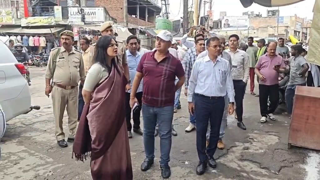 Hapur News : अतरपुरा चोपला के शहीद स्मारक को मिलेगा नया रूप, डीएम ने दिए तेज गति से काम पूरा करने के निर्देश