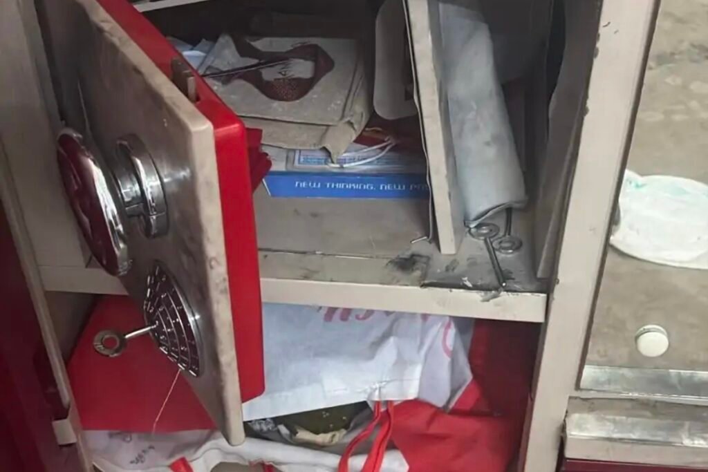 Hapur News : हापुड़ में सूने मकान को चोरों ने बनाया निशाना, नकदी समेत लाखों के जेवरात पर किया हाथ साफ