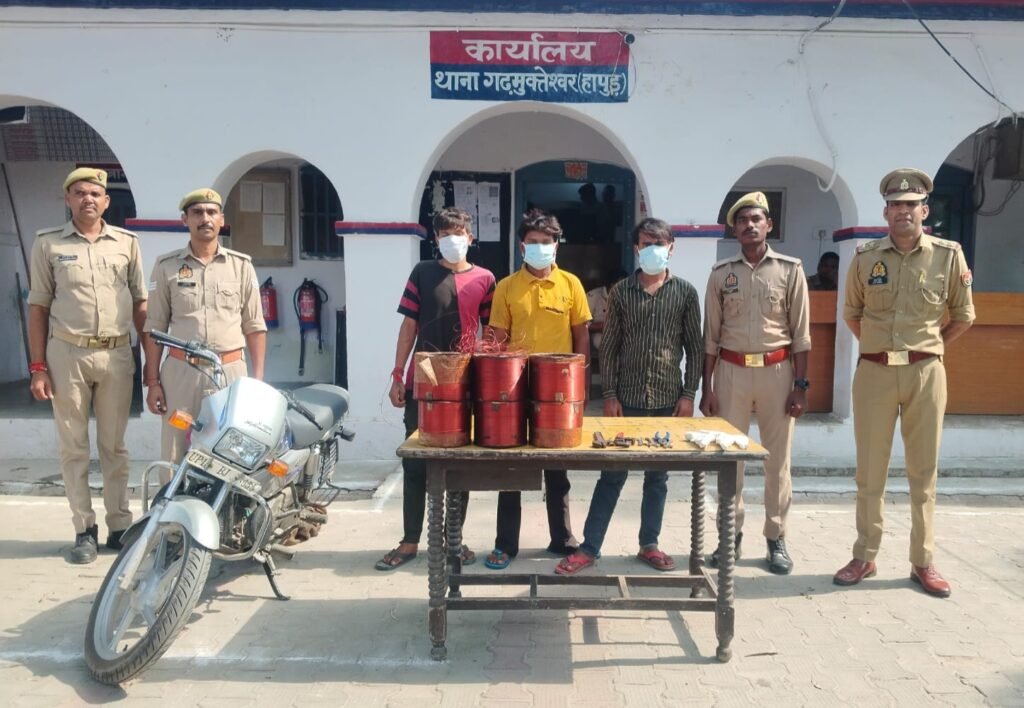 Hapur News : हापुड़ में ट्रांसफार्मर चोर गैंग का भंडाफोड़, कॉपर कॉइल समेत तीन शातिर गिरफ्तार