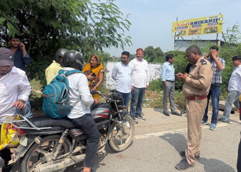 Hapur News : छिजारसी टोल प्लाजा पर परिवहन विभाग की कार्रवाई, 18 पुराने वाहनों को भेजा स्क्रैप सेंटर