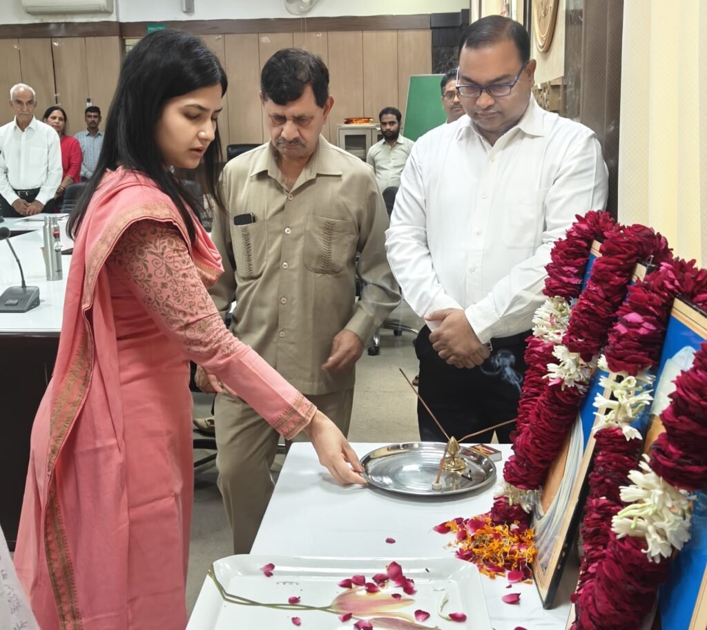 Hapur News : हापुड़ में गांधी और शास्त्री जयंती पर श्रद्धांजलि, जिलेभर में चला स्वच्छता अभियान
