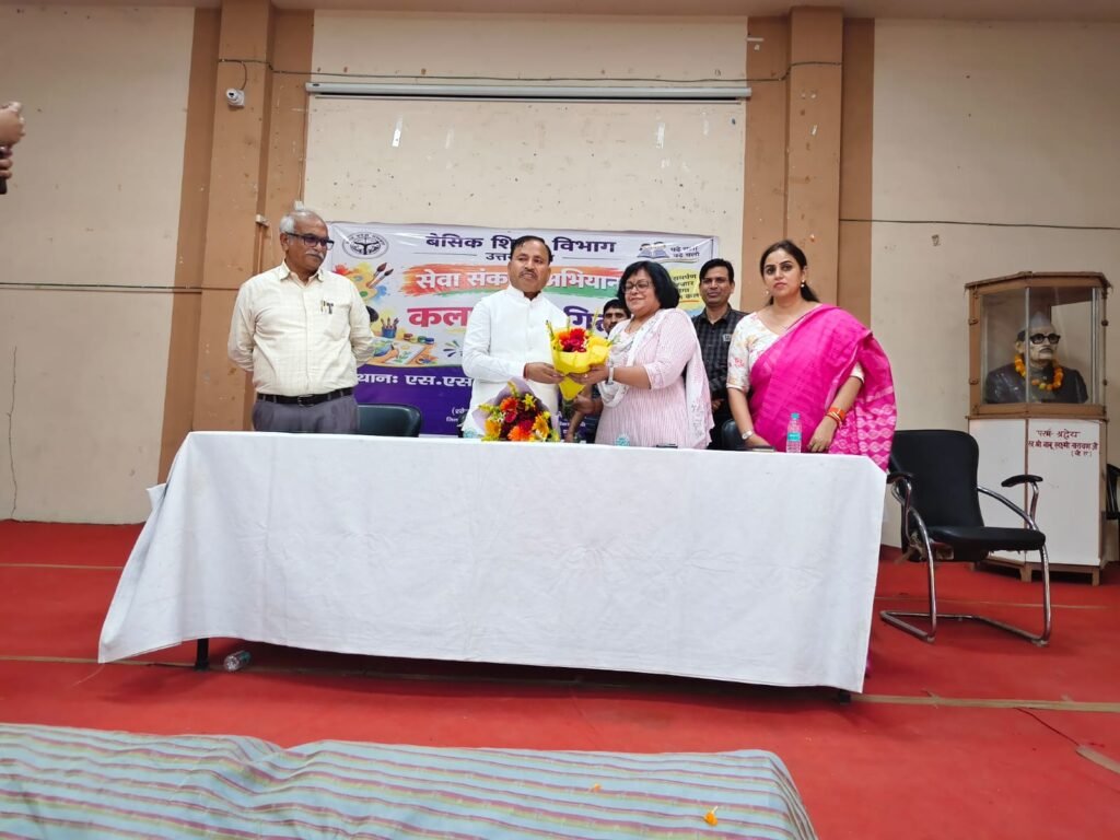 Hapur News : हापुड़ में सेवा संकल्प अभियान के तहत गांव-गांव में स्वच्छता और जनकल्याण शिविरों का आयोजन