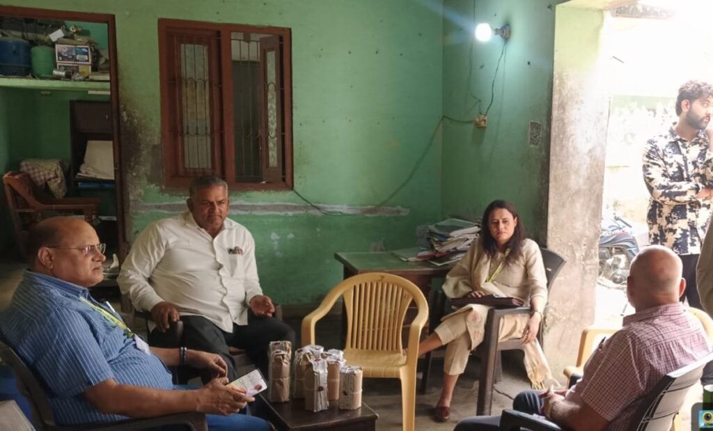 Hapur News : हापुड़ में मिलावट के खिलाफ खाद्य विभाग का शिकंजा, दो जगहों पर छापा