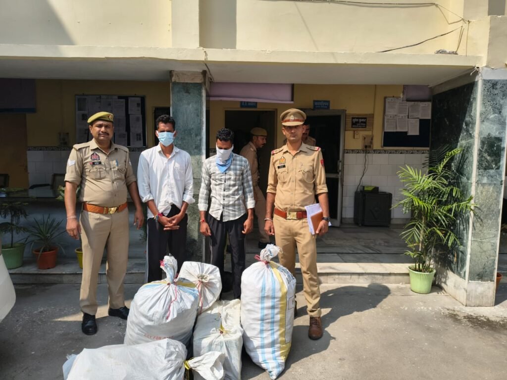 Hapur News : दिवाली से पहले हापुड़ में अवैध पटाखों का जखीरा पकड़ा, दो सगे भाई गिरफ्तार