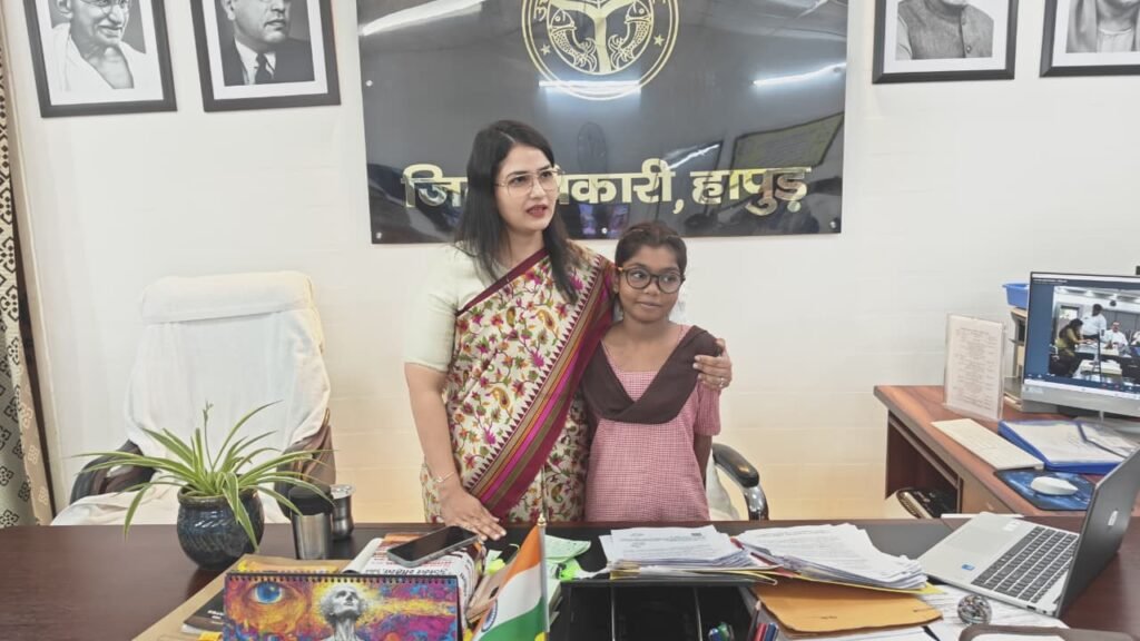 Hapur News : हापुड़ में मिशन शक्ति अभियान के तहत कस्तूरबा की छात्रा बनी एक दिन की सांकेतिक जिलाधिकारी
