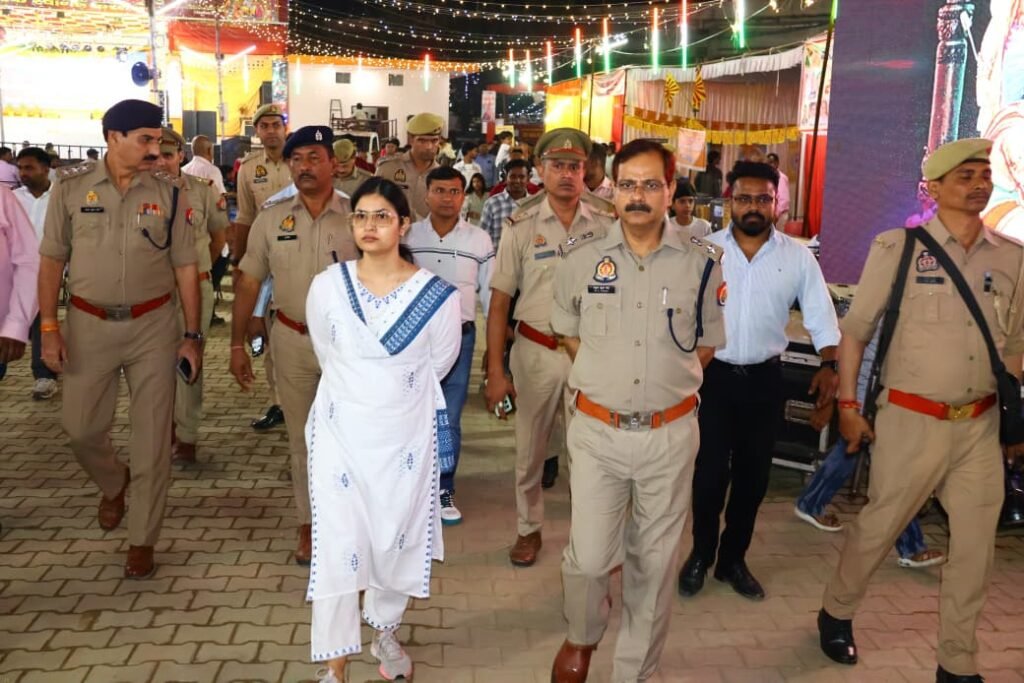 Hapur News : दशहरा पर्व को लेकर हापुड़ और पिलखुवा रामलीला मैदानों का अफसरों ने किया निरीक्षण