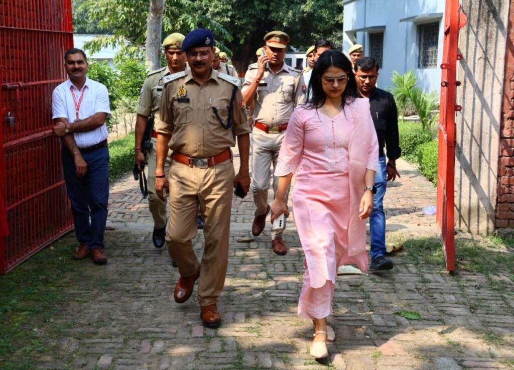 Hapur News : हापुड़ में आज से शुरू हुई पीईटी परीक्षा, 35 हजार अभ्यर्थी होंगे शामिल
