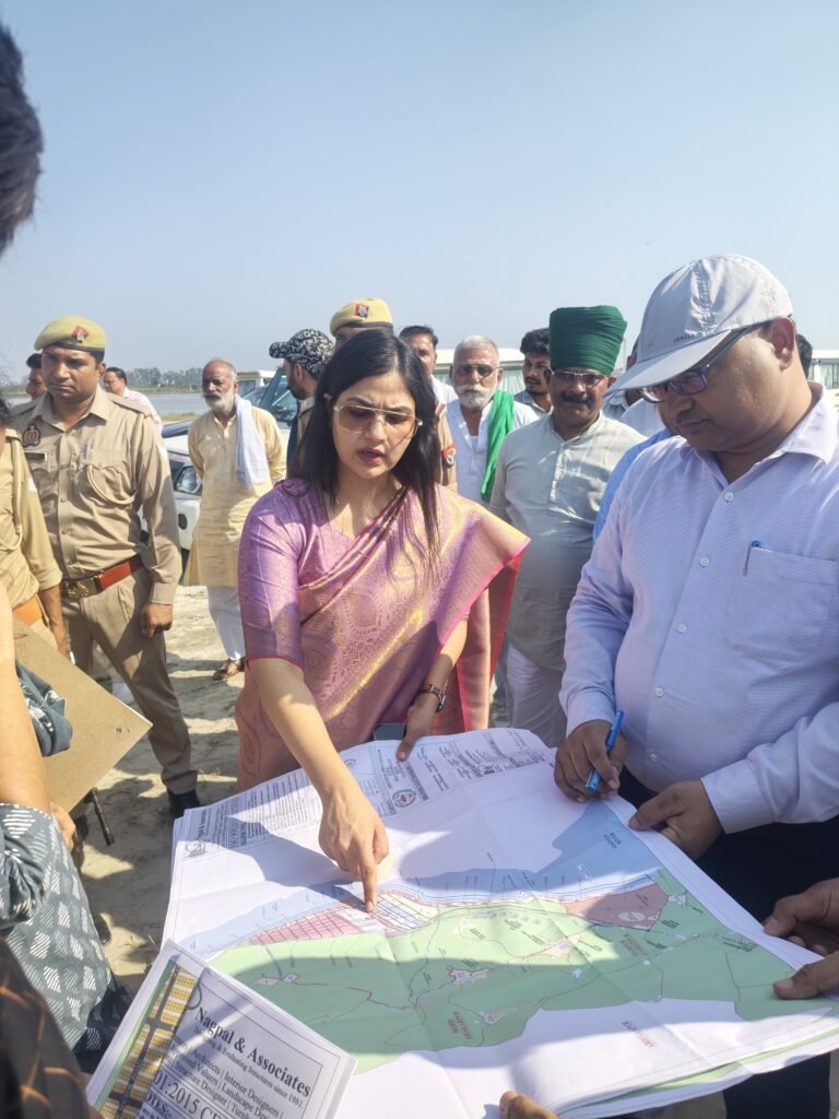 Hapur News : गढ़मुक्तेश्वर कार्तिक गंगा मेले की तैयारियां तेज, डीएम और एसपी ने किया स्थलीय निरीक्षण