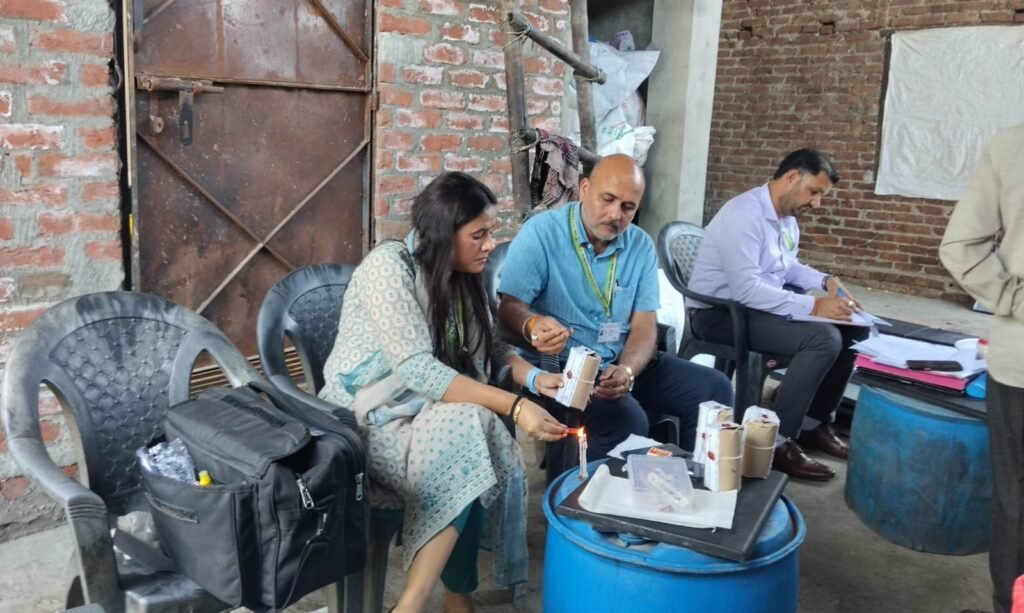 Hapur News : पिलखुवा में खाद्य विभाग का बड़ा एक्शन, 650 किलो खराब मिठाई नष्ट, दुकान बंद कराई